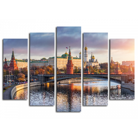 Модульная картина Утреннее солнце над Московским Кремлем